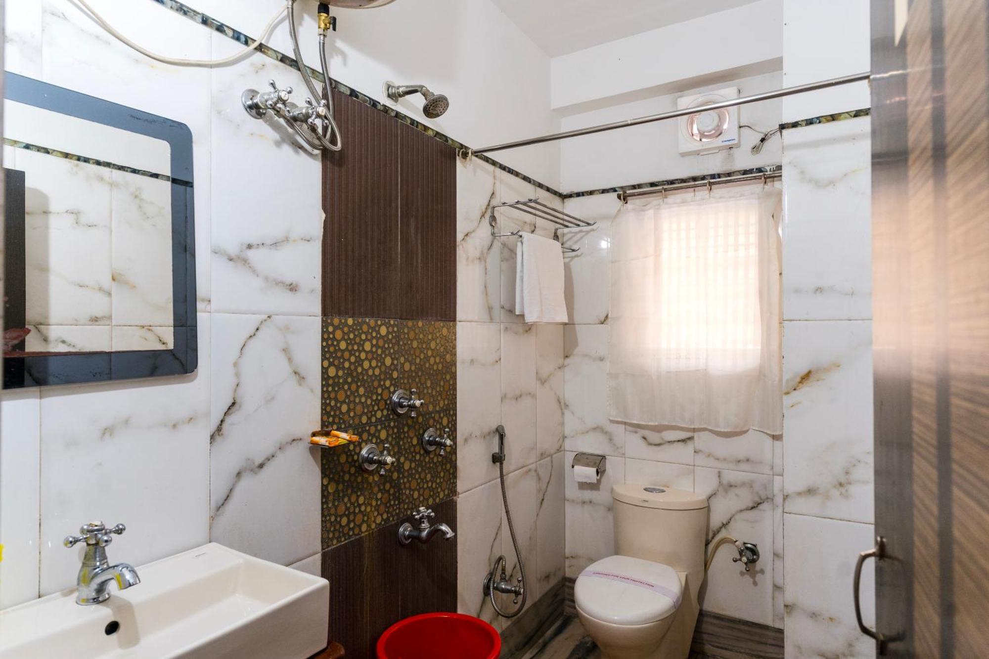 Apples Balaji Inn Siliguri Εξωτερικό φωτογραφία